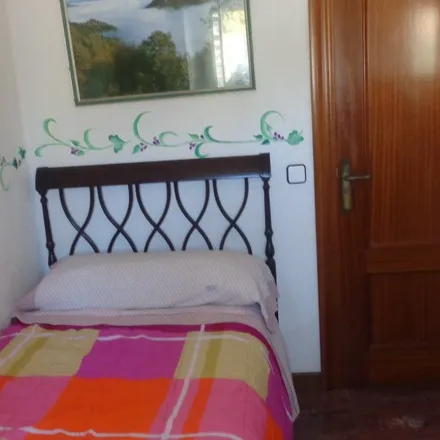 Rent this 3 bed room on Plaza de Pedro Poveda in 2, 39004 Santander