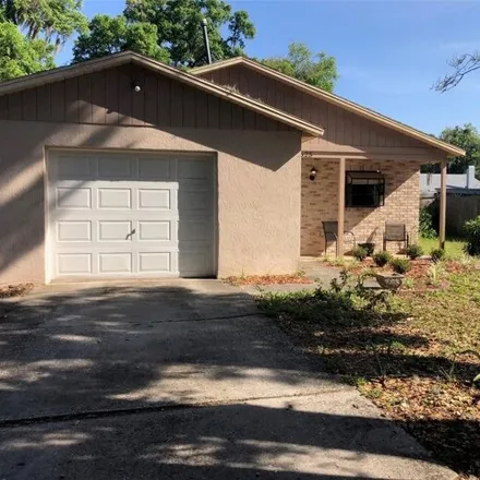 Rent this 3 bed house on 625 East 8th Avenue in Mount Dora, FL 32757