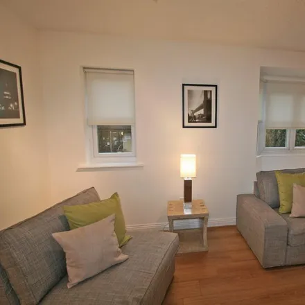 Image 4 - 22-32 Demesne Furze, Oxford, OX3 7XF, United Kingdom - Apartment for rent
