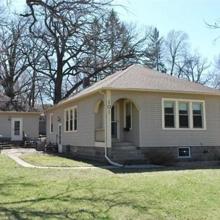 Buy this 2 bed house on 109 Lakeview Street in Fairmont, MN 56031