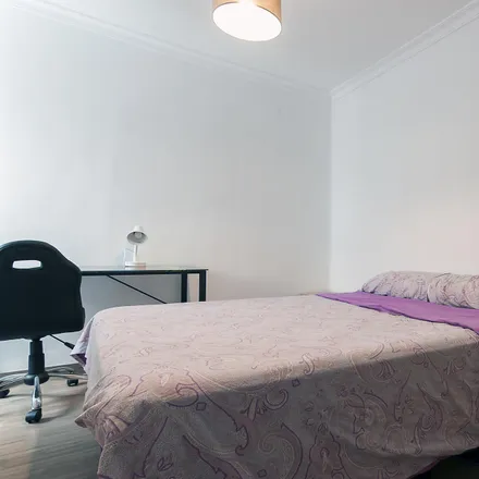 Rent this 3 bed room on El Palacio del Bebé in Carrer de la Reina, 46011 Valencia