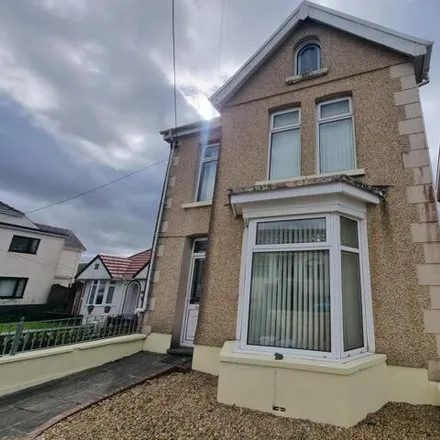 Rent this 3 bed house on Hwb y Gors in Heol-y-Gors, Cwmgors