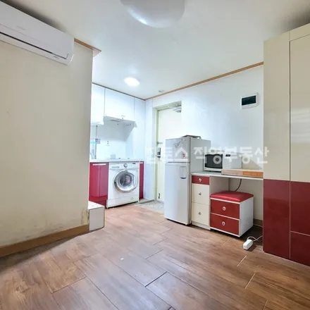 Rent this studio apartment on 서울특별시 관악구 봉천동 1612-47