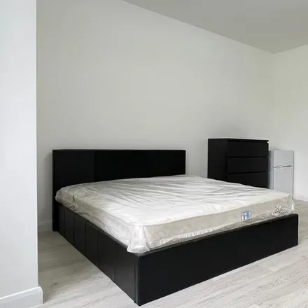 Rent this studio apartment on Kingston Road in Luton, LU2 7JJ