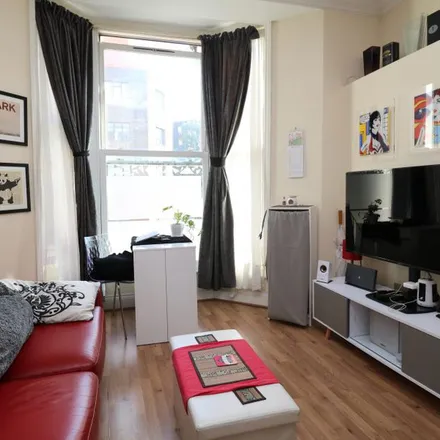 Image 2 - Coleridge Road, London, N4 3NX, United Kingdom - Apartment for rent