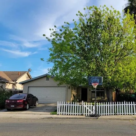 Buy this 3 bed house on 2191 West McKenzie Street in Dos Palos, Merced County