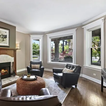 Image 3 - 2959 West Logan Boulevard, Chicago, IL 60647, USA - House for sale