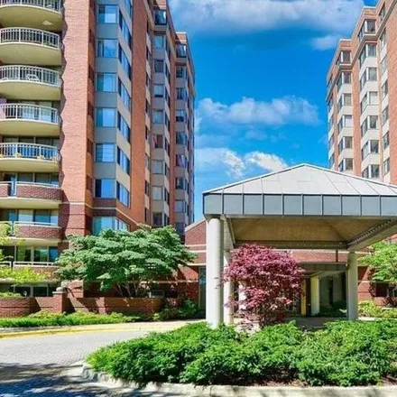 Rent this 2 bed condo on Executive Boulevard in Luxmanor, North Bethesda