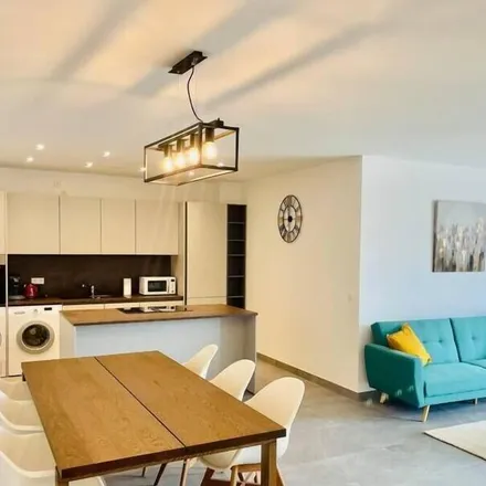 Rent this studio apartment on 142 Rte de Thionville