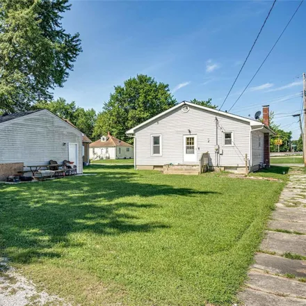 Image 2 - 200 Water Street, Staunton, Macoupin County, IL 62088, USA - House for sale