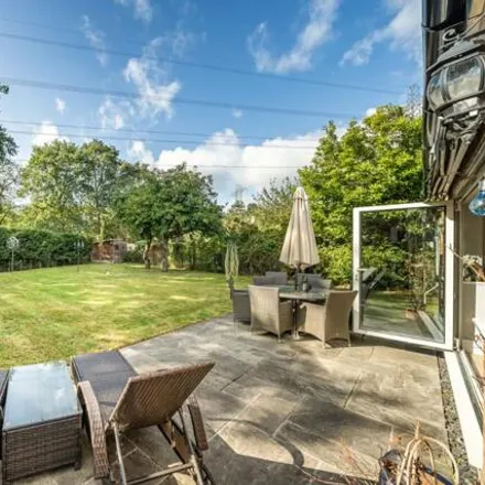 Image 4 - Winern Glebe, Byfleet, KT14 7LT, United Kingdom - House for sale