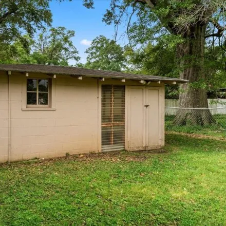 Image 6 - 713 West 7th Street, Mount Pleasant, TX 75455, USA - House for sale