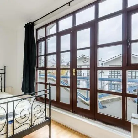 Image 6 - Price Close, London, SW17 7EP, United Kingdom - Townhouse for sale