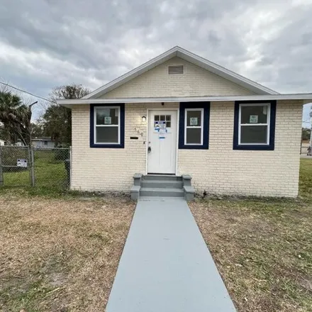Buy this 2 bed house on 569 Loomis Avenue in Daytona Beach, FL 32114