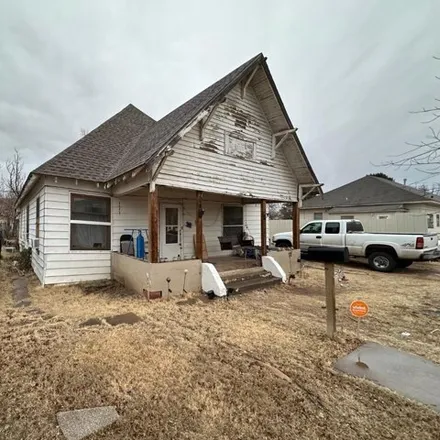 Buy this 3 bed house on 732 El Paso Street in Plainview, TX 79072