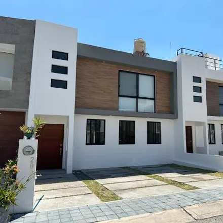 Rent this 3 bed house on unnamed road in Delegaciön Santa Rosa Jáuregui, San Isidro El Viejo