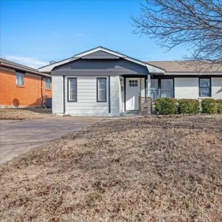 Buy this 3 bed house on 581 Fairway Villas Drive in Lawton, OK 73505