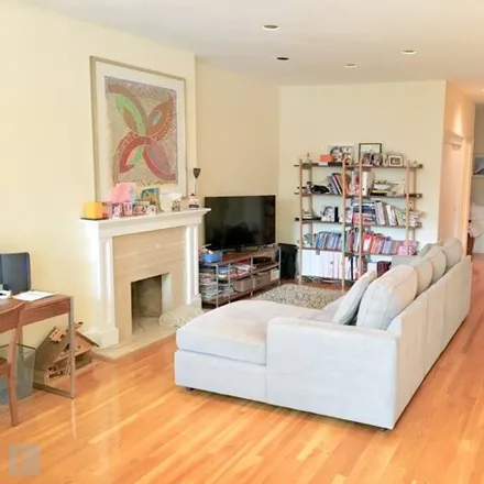 Rent this 4 bed townhouse on 14 East 80th Street in New York, NY 10075