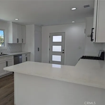 Image 9 - 1883 West 66th Street, Los Angeles, CA 90047, USA - House for sale