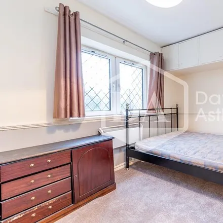 Image 4 - The Forum / Sidney Godley VC House, Digby Street, London, E2 0RW, United Kingdom - Apartment for rent