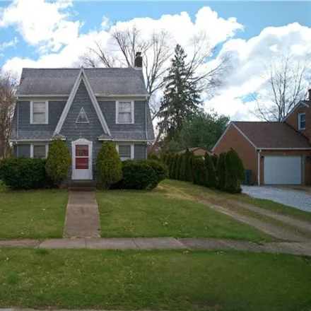 Buy this 3 bed house on 265 Oakgrove Street in Ravenna, OH 44266