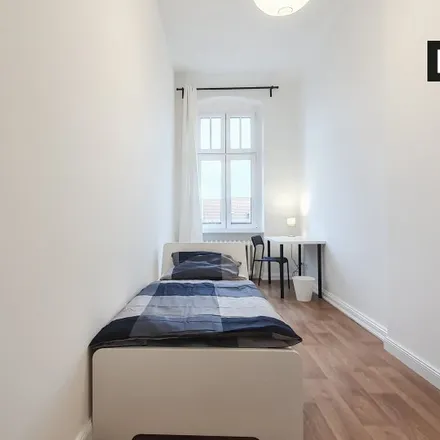 Rent this 8 bed room on Hohenzollerndamm 63 in 14199 Berlin, Germany