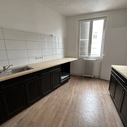 Image 5 - 28 Rue de Solignac, 87000 Limoges, France - Apartment for rent