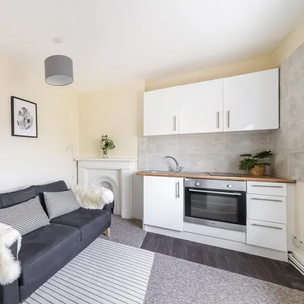 Image 1 - 1-6 Mount Avenue, London, W5 2RF, United Kingdom - Apartment for rent