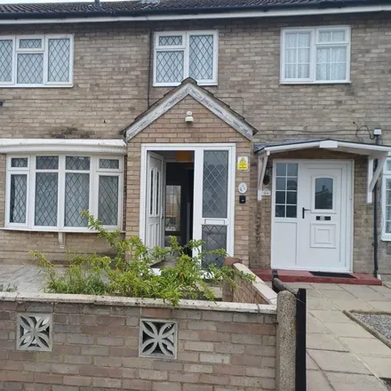 Rent this 4 bed duplex on Grove Road in Houghton Regis, LU5 5PF