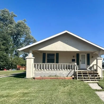 Buy this 3 bed house on 501 West Ohio Street in Marshall, MO 65340