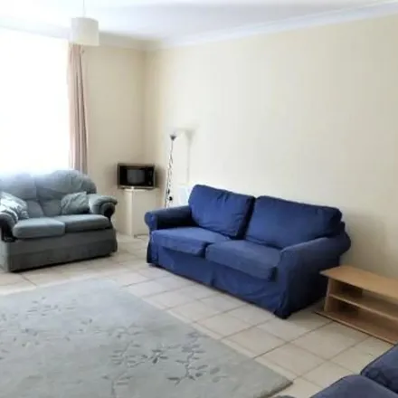 Rent this 3 bed townhouse on 15 Steel's Lane in Ratcliffe, London