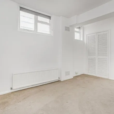Image 1 - 37 Seagrave Road, London, SW6 1RP, United Kingdom - Apartment for rent