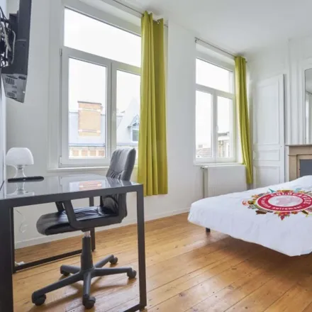 Rent this 6 bed room on 88 Rue Jean Sans Peur in 59800 Lille, France