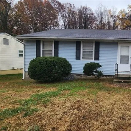 Rent this 3 bed house on 424 Round Top Avenue in Petersburg, VA 23803
