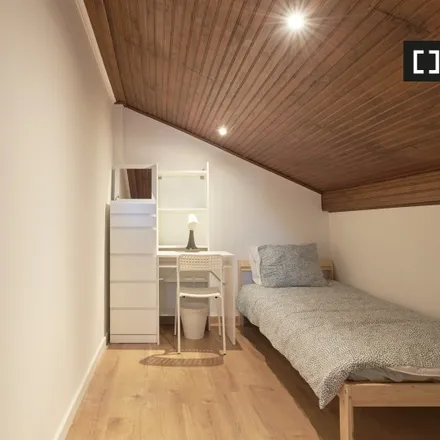 Rent this 14 bed room on Rua Carlos Malheiro Dias 17 in 1700-108 Lisbon, Portugal