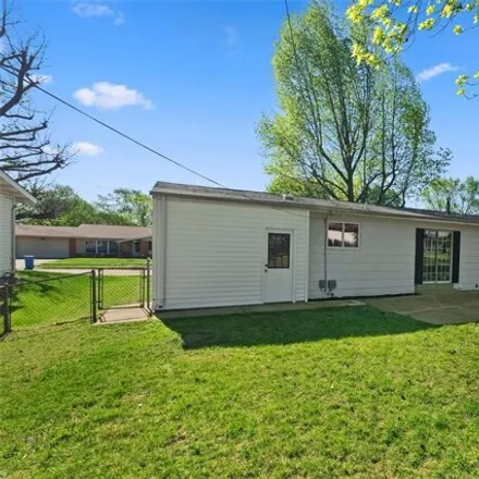 Image 5 - 1515 Ranchwood Drive, Florissant, MO 63031, USA - House for sale