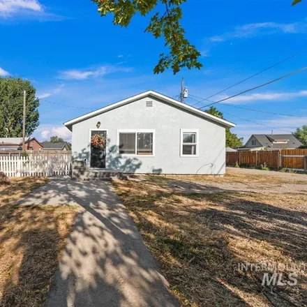 Buy this 2 bed house on 405 North 6th Avenue in Caldwell, ID 83605