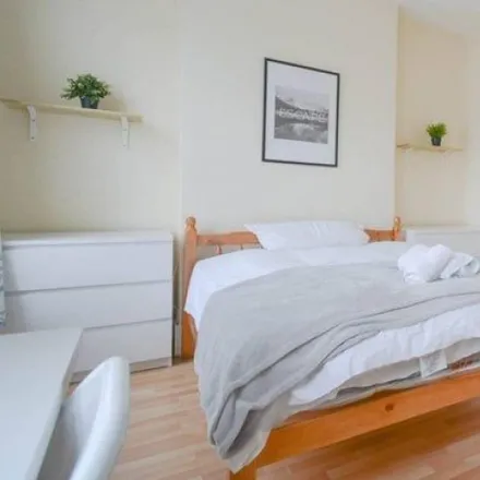 Rent this 6 bed room on 149 Glyn Road in Clapton Park, London