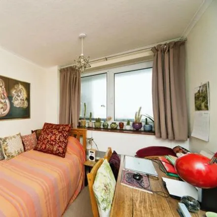 Image 5 - Kingsway Court, Queen's Gardens, Hove, BN3 2LR, United Kingdom - Apartment for sale