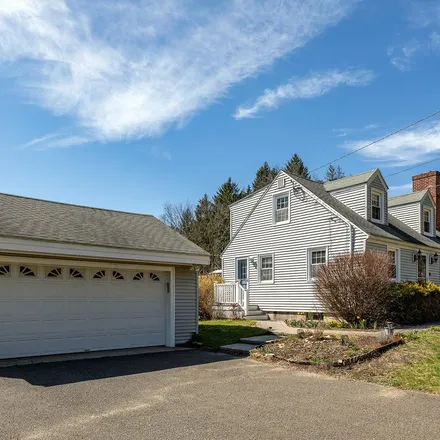 Rent this 3 bed apartment on 35 Orchard Avenue in Woodbury, Naugatuck Valley Planning Region