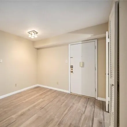 Image 3 - 4654 Westpark Drive, Houston, TX 77063, USA - Condo for rent