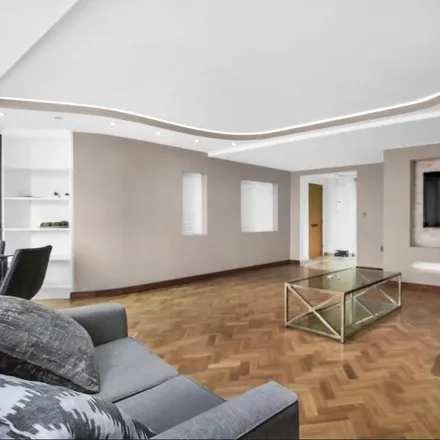 Rent this 3 bed apartment on The Liberal Jewish Synagogue in St John's Wood Road, London
