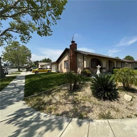 Image 3 - 828 West James Street, Rialto, CA 92376, USA - House for sale