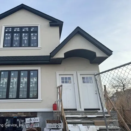 Buy this 6 bed house on 16 Clifton Street in New York, NY 10314