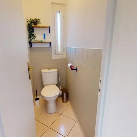 Rent this 4 bed apartment on Rue Eugène Joly in 42100 Saint-Étienne, France