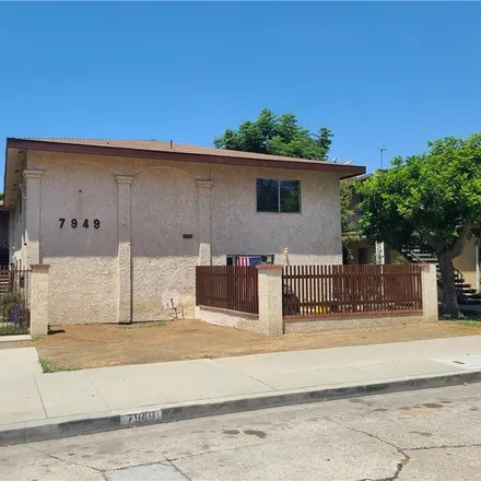 Buy this studio townhouse on 7945 Bright Avenue in Whittier, CA 90602