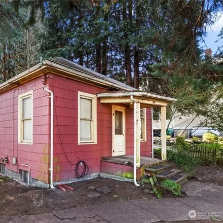 Buy this 2 bed house on 5834 Woodlawn Avenue North in Seattle, WA 98103