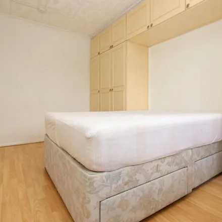 Rent this 3 bed apartment on Collingwood SureStart Childrens Centre in Buckhurst Street, London