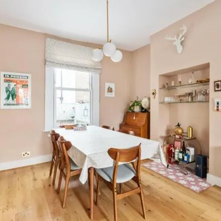 Image 4 - 18 Askew Crescent, London, W12 9DN, United Kingdom - Townhouse for sale