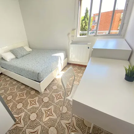 Rent this 4 bed room on Calle de Alcocer in 31, 28041 Madrid
